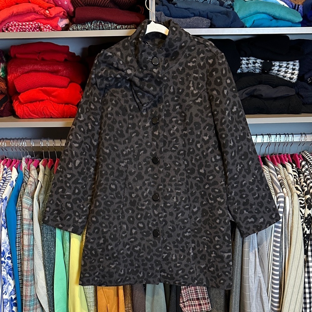 Dennis Basso gray/black leopard print with detachable bow 2 pocket coat size XS